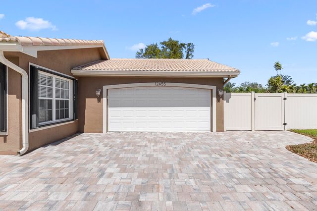 12455 SW 7th Place, Davie, FL 33325