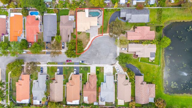 12455 SW 7th Place, Davie, FL 33325