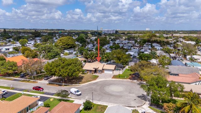 12455 SW 7th Place, Davie, FL 33325