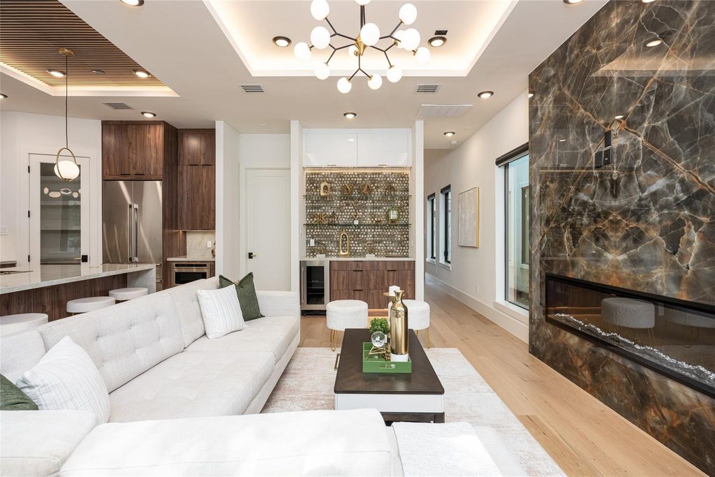 615 Rolling Oaks, Stafford, TX 77477