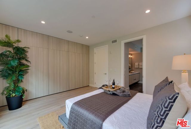 723 HUNTLEY Drive A, West Hollywood, CA 90069