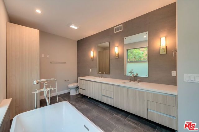 723 HUNTLEY Drive A, West Hollywood, CA 90069