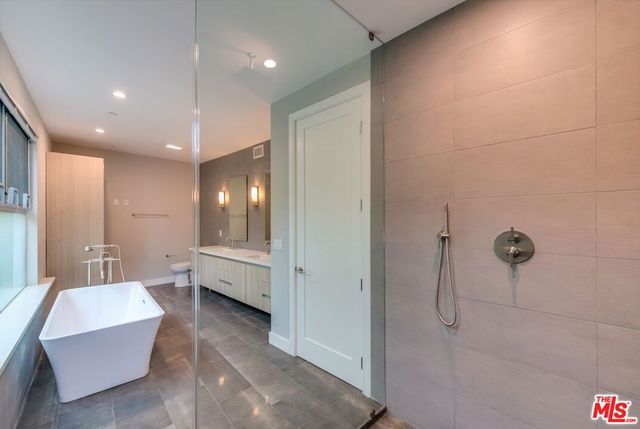723 HUNTLEY Drive A, West Hollywood, CA 90069