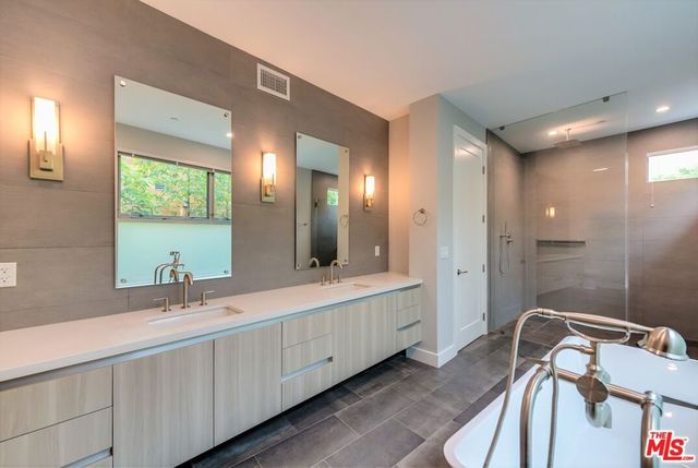 723 HUNTLEY Drive A, West Hollywood, CA 90069