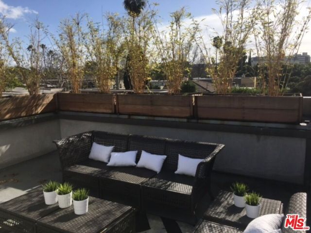 723 HUNTLEY Drive A, West Hollywood, CA 90069