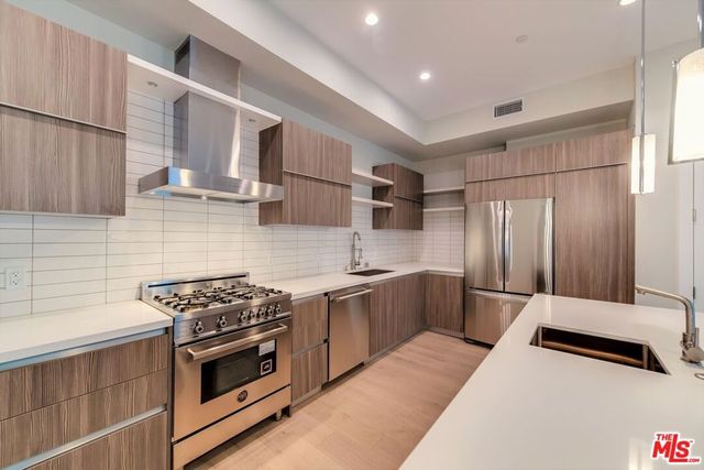 723 HUNTLEY Drive A, West Hollywood, CA 90069