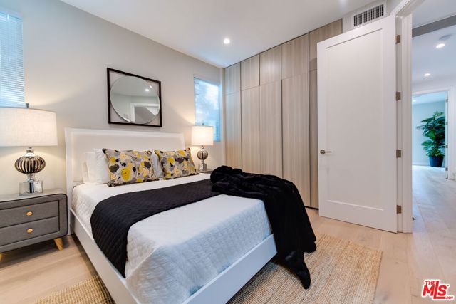 723 HUNTLEY Drive A, West Hollywood, CA 90069