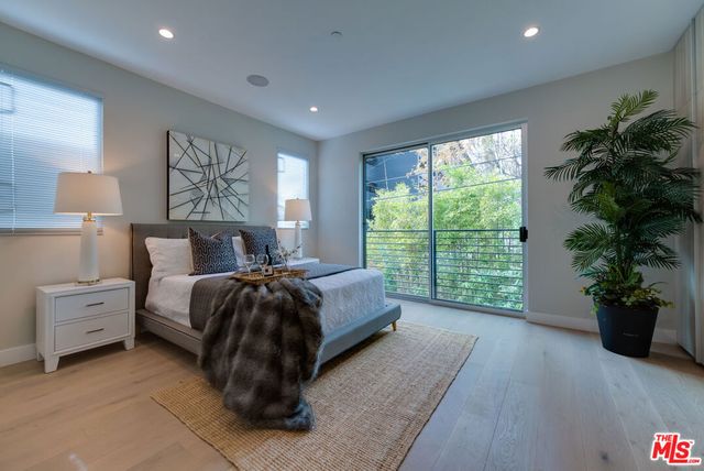 723 HUNTLEY Drive A, West Hollywood, CA 90069