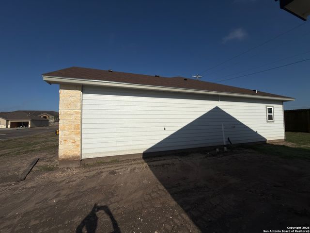 1541 NE Maryville Loop, Beeville, TX 78102