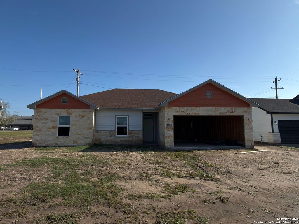 1541 NE Maryville Loop, Beeville, TX 78102