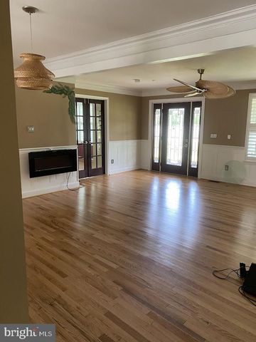 999 SHORELAND DR, Glen Burnie, MD 21060