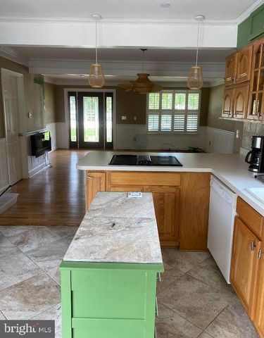 999 SHORELAND DR, Glen Burnie, MD 21060