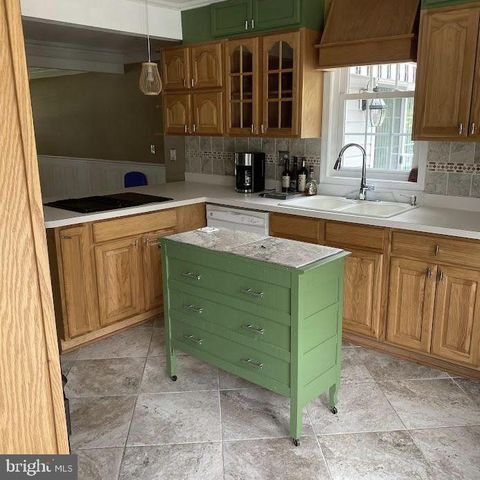 999 SHORELAND DR, Glen Burnie, MD 21060