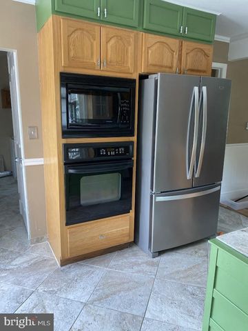 999 SHORELAND DR, Glen Burnie, MD 21060