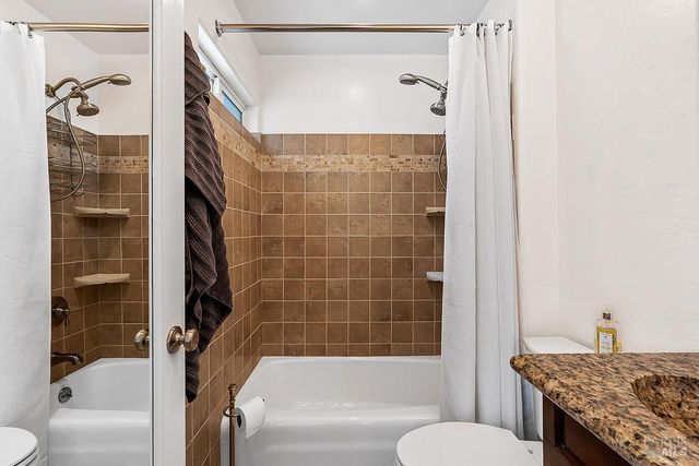 15119 Grove St, Healdsburg, CA 95448