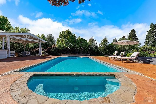 15119 Grove St, Healdsburg, CA 95448