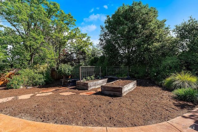 15119 Grove St, Healdsburg, CA 95448