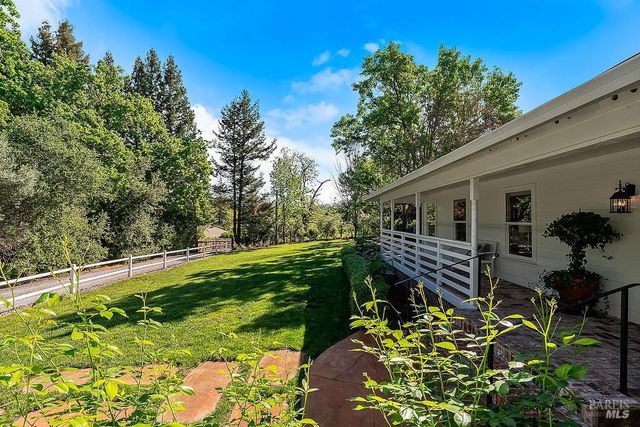 15119 Grove St, Healdsburg, CA 95448