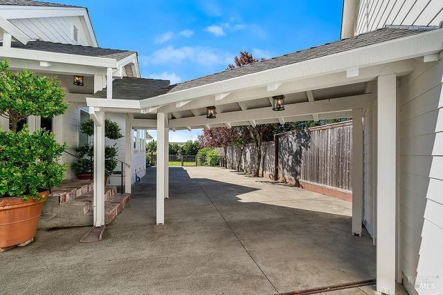 15119 Grove St, Healdsburg, CA 95448