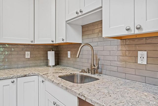 15119 Grove St, Healdsburg, CA 95448