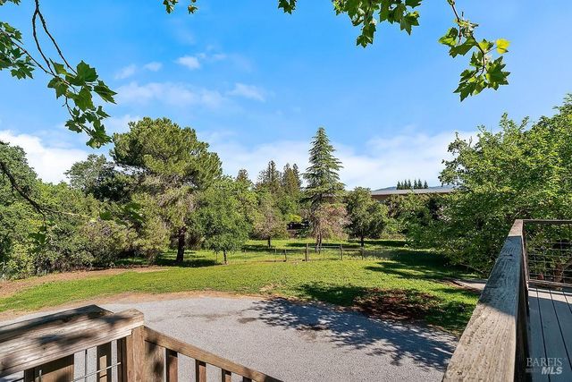 15119 Grove St, Healdsburg, CA 95448