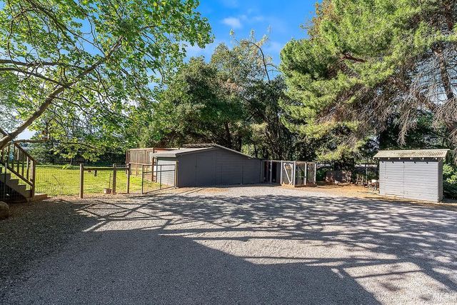 15119 Grove St, Healdsburg, CA 95448
