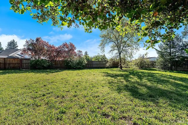 15119 Grove St, Healdsburg, CA 95448