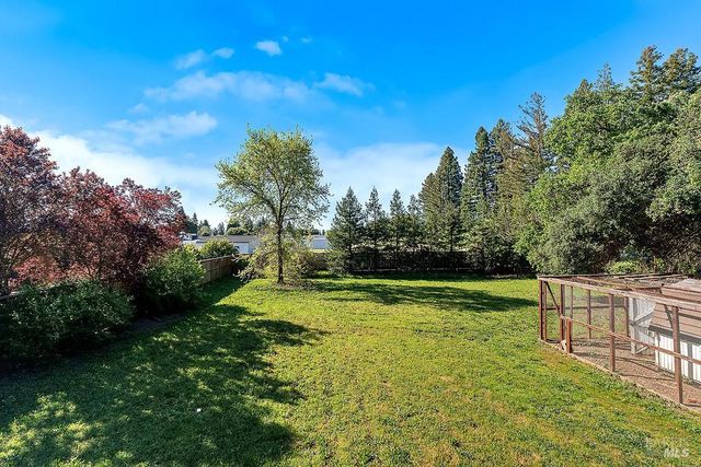 15119 Grove St, Healdsburg, CA 95448