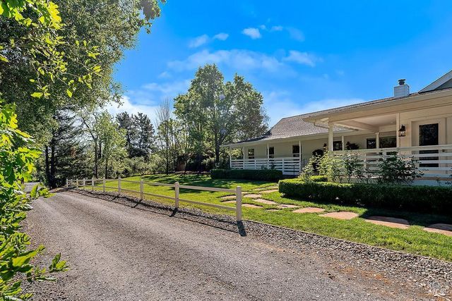 15119 Grove St, Healdsburg, CA 95448