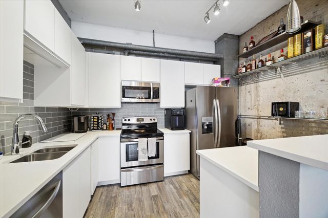 2016 Main Street 2417, Houston, TX 77002