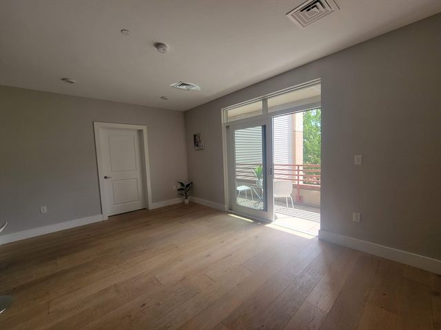 1650 Commonwealth Ave 304, Boston, MA 02135