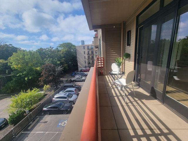 1650 Commonwealth Ave 304, Boston, MA 02135