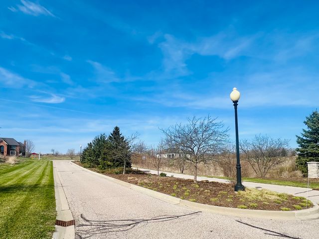 10400 Red Leaf Circle, Lakewood, IL 60014
