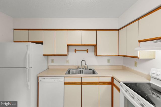 111 MEADOWVIEW CT, Winchester, VA 22602