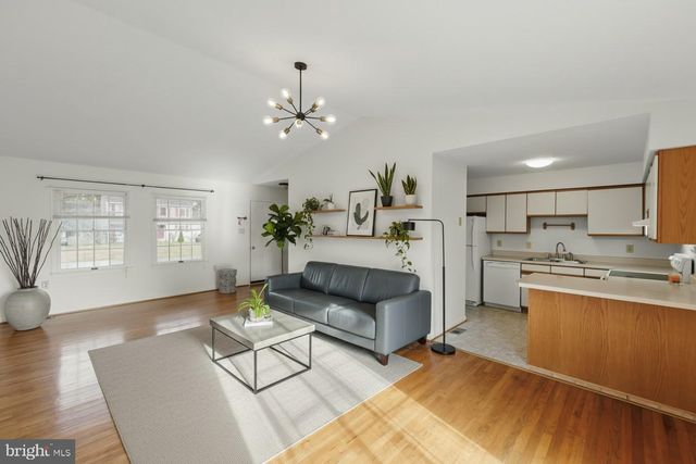 111 MEADOWVIEW CT, Winchester, VA 22602