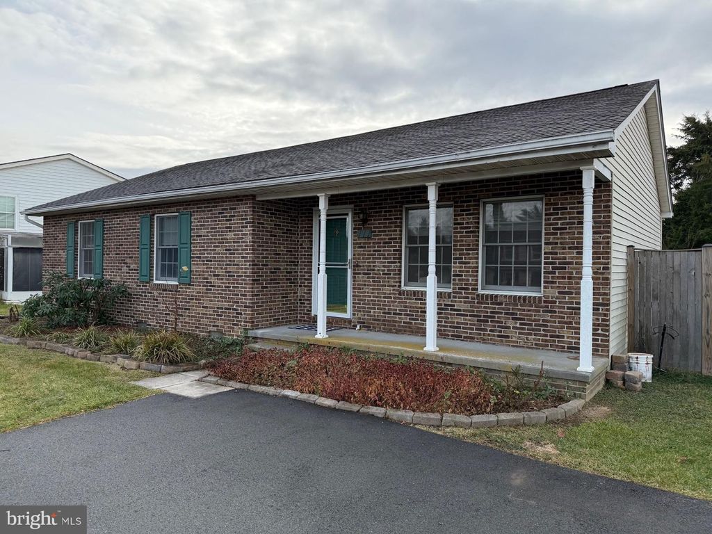 111 MEADOWVIEW CT, Winchester, VA 22602