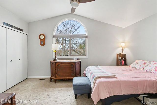 817 Woodridge Hills Drive, Brighton, MI 48116