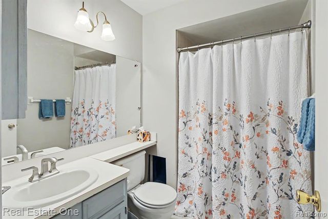 817 Woodridge Hills Drive, Brighton, MI 48116