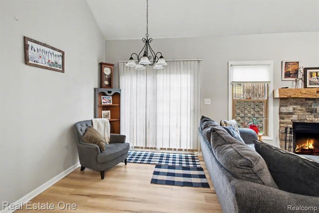 817 Woodridge Hills Drive, Brighton, MI 48116