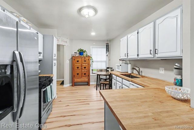 817 Woodridge Hills Drive, Brighton, MI 48116