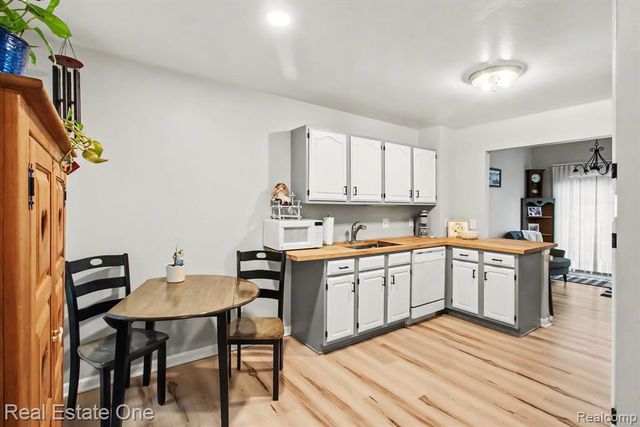 817 Woodridge Hills Drive, Brighton, MI 48116