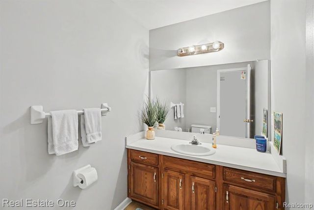 817 Woodridge Hills Drive, Brighton, MI 48116