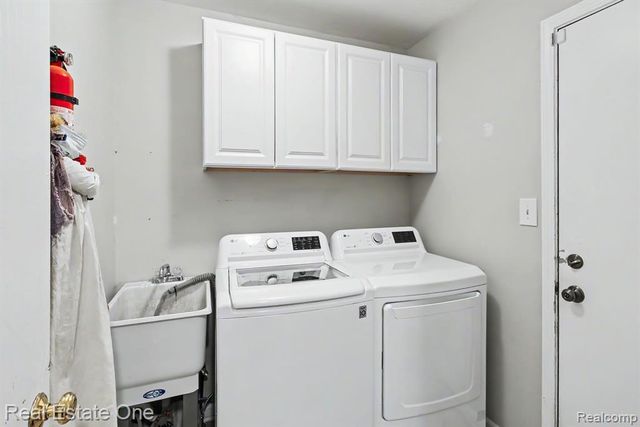 817 Woodridge Hills Drive, Brighton, MI 48116