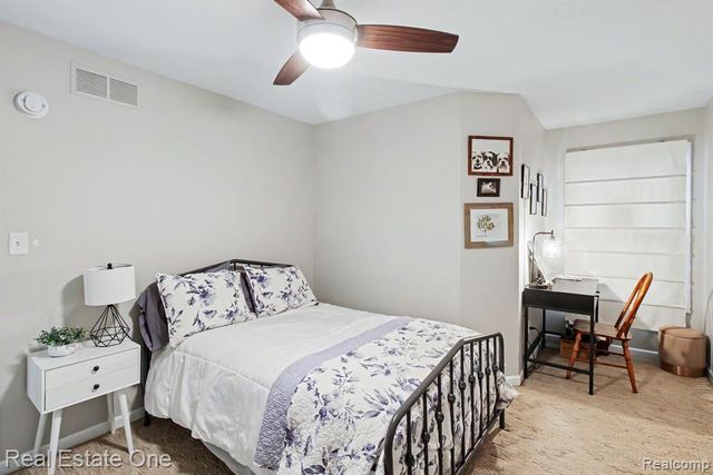 817 Woodridge Hills Drive, Brighton, MI 48116