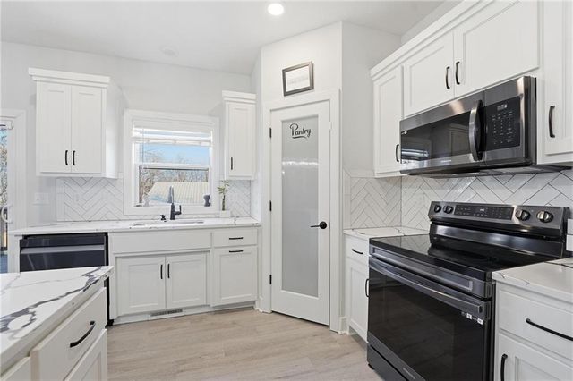 307A Campbell Drive, Glenaire, MO 64068