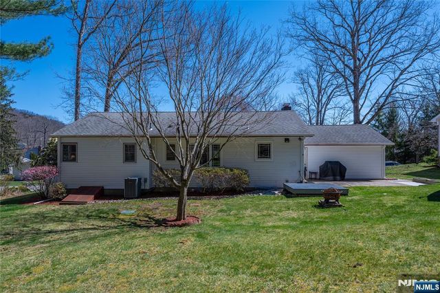 2 Upper High Crest Drive, West Milford, NJ 07480