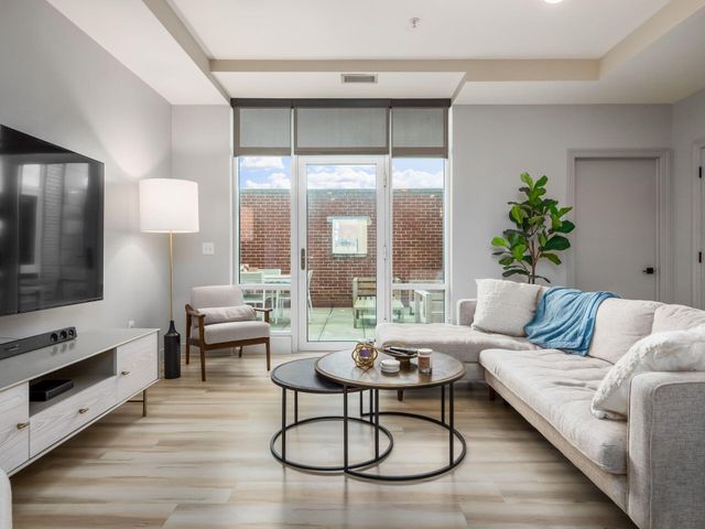 1145 N High Street, 204, Columbus, OH 43201