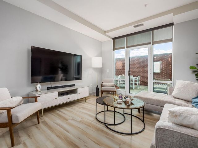 1145 N High Street, 204, Columbus, OH 43201