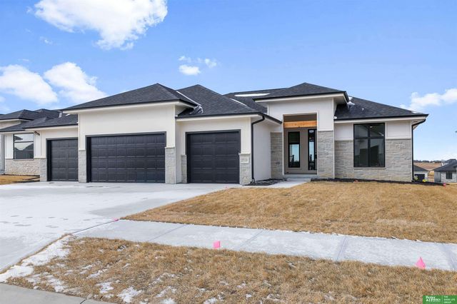 5514 N 213th Street, Elkhorn, NE 68022