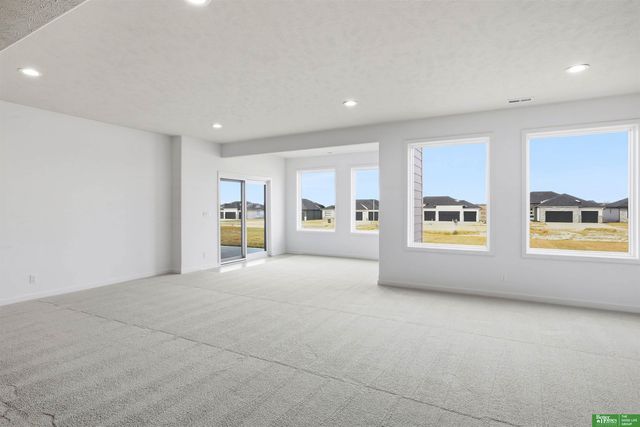 5514 N 213th Street, Elkhorn, NE 68022